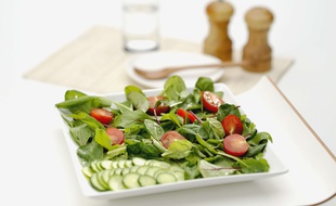 Même en réduisant l'apport calorique quotidien, le poids peut parfois stagner, voire augmenter.